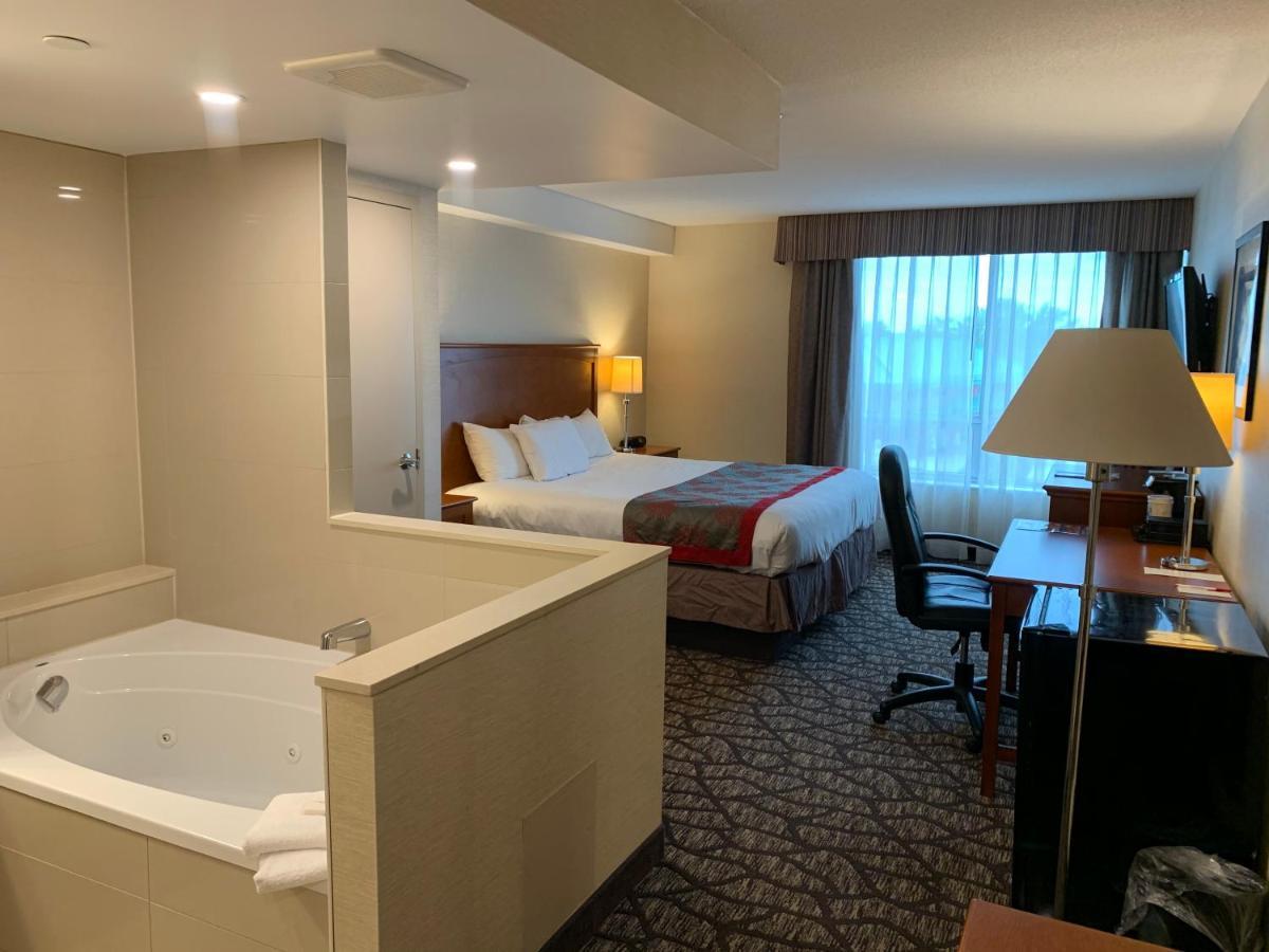 Ramada By Wyndham Niagara Falls By The River Exterior photo