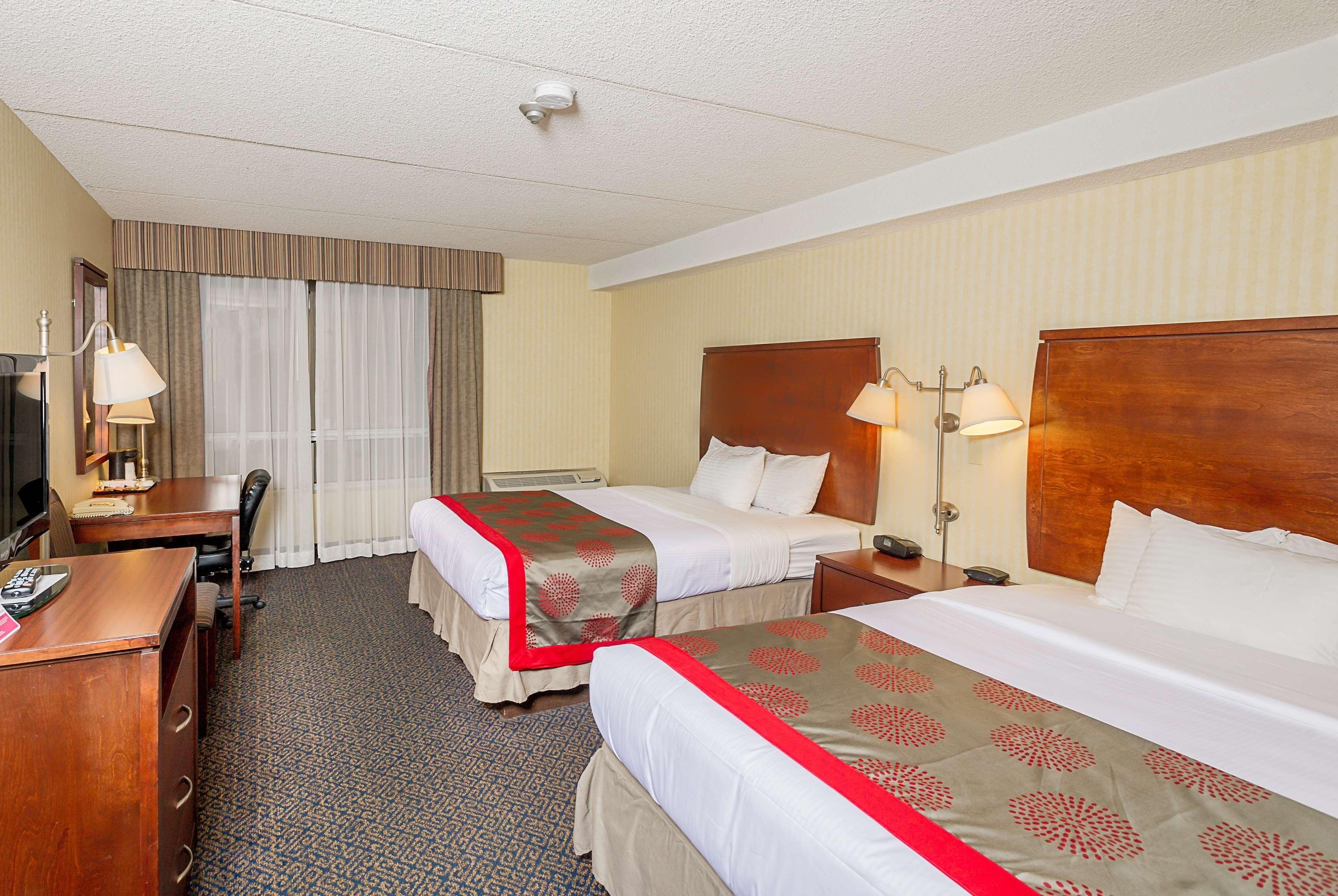 Ramada By Wyndham Niagara Falls By The River Exterior photo