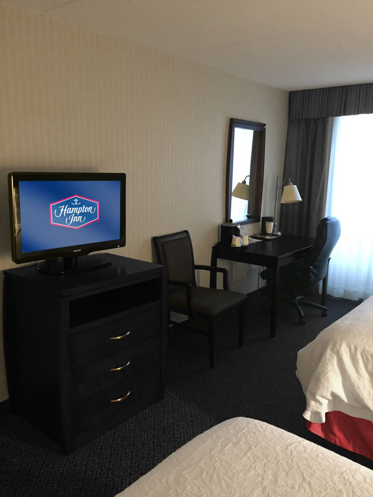 Ramada By Wyndham Niagara Falls By The River Exterior photo