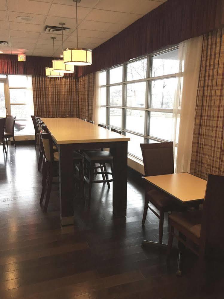 Ramada By Wyndham Niagara Falls By The River Exterior photo