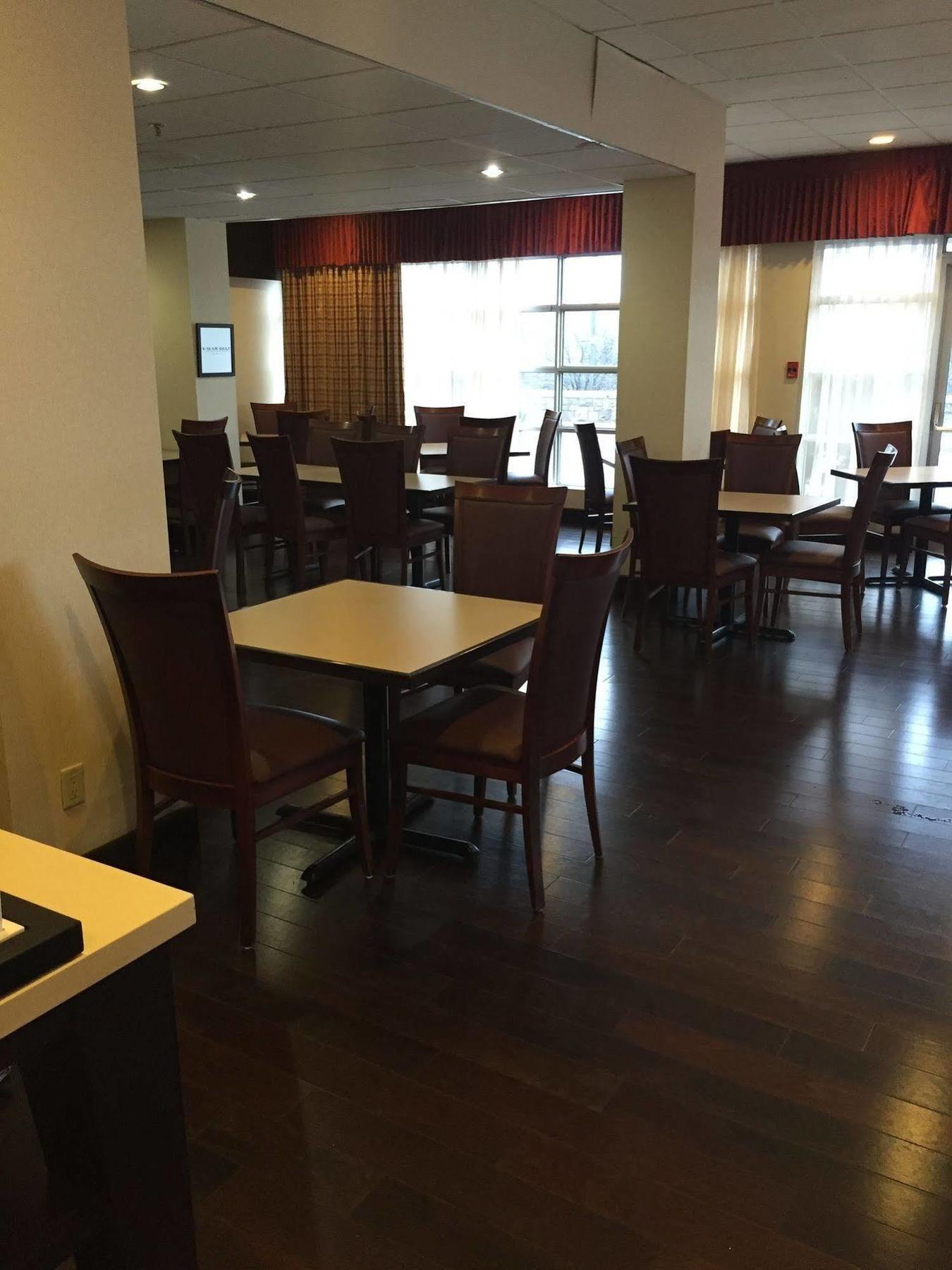Ramada By Wyndham Niagara Falls By The River Exterior photo