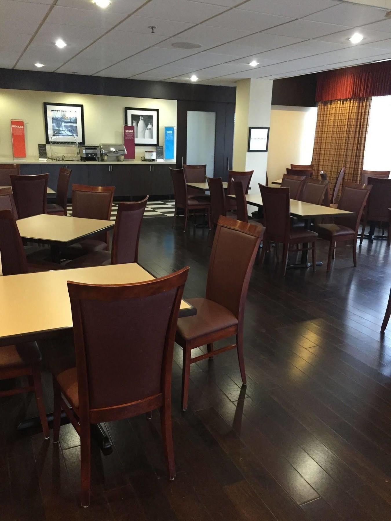 Ramada By Wyndham Niagara Falls By The River Exterior photo